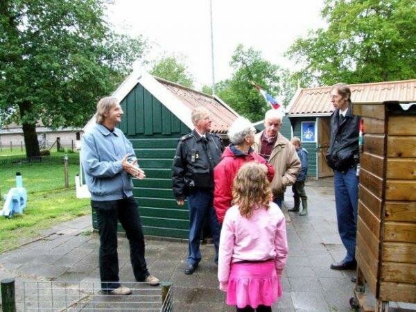 Bezoelers op de net heropende Kinderboerderij de Pittelstee in Pitelo