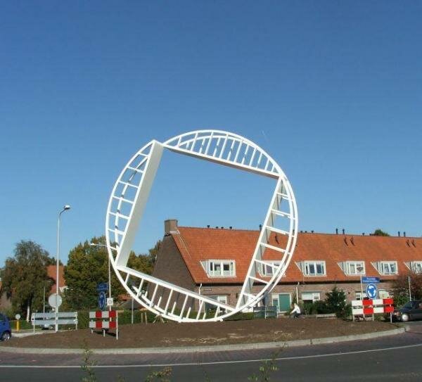 Kunstwerk op rotonde Assen Oost