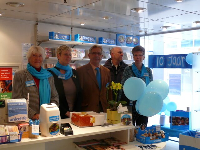 Een klein deel van de vrijwilligers van Unicef -Assen
