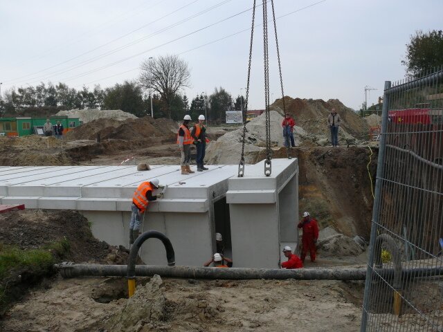 Beton element nr 18 geplaatst voor fietstunnel Peelo -Marsdijk