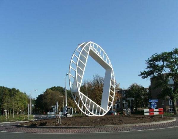 Kunstwerk op rotonde Assen Oost