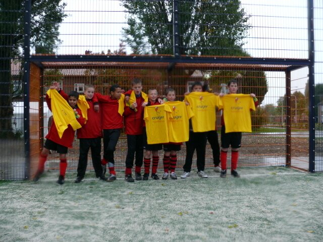 De eerste winnaars Achilles 1894 op het Cruijff Court