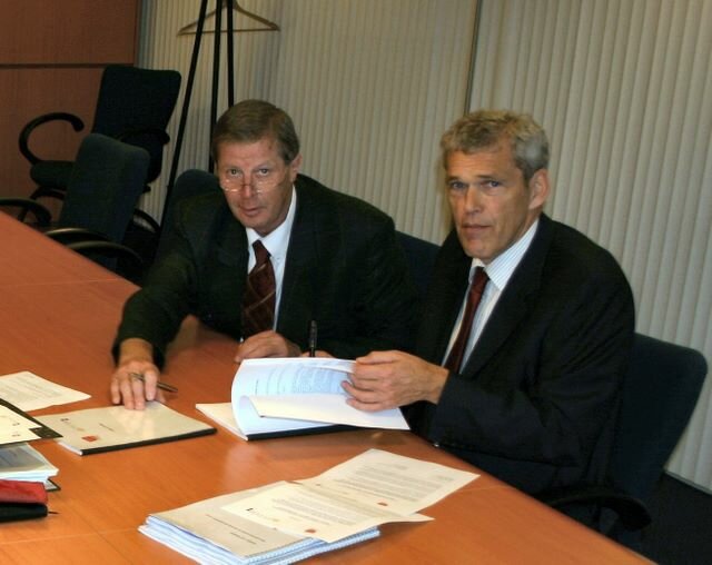 Directeur-bestuurders K. Stol (SWA, rechts) en D. Meijer (Actium) ondertekenden fusie-intentie