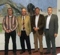 De wethouders hebben zojuist in de B&W kamer de begroting 2008 gepresenteerd