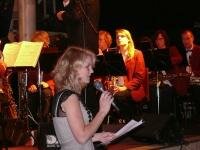 Karolien Jansen deed de presentatie tijdens jubileumconcert CMV Oranje