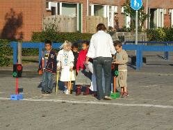 VeiligVerkeer Nederland. De landelijke actiedag 'Op Voeten En Fietsen naar school' 2006
